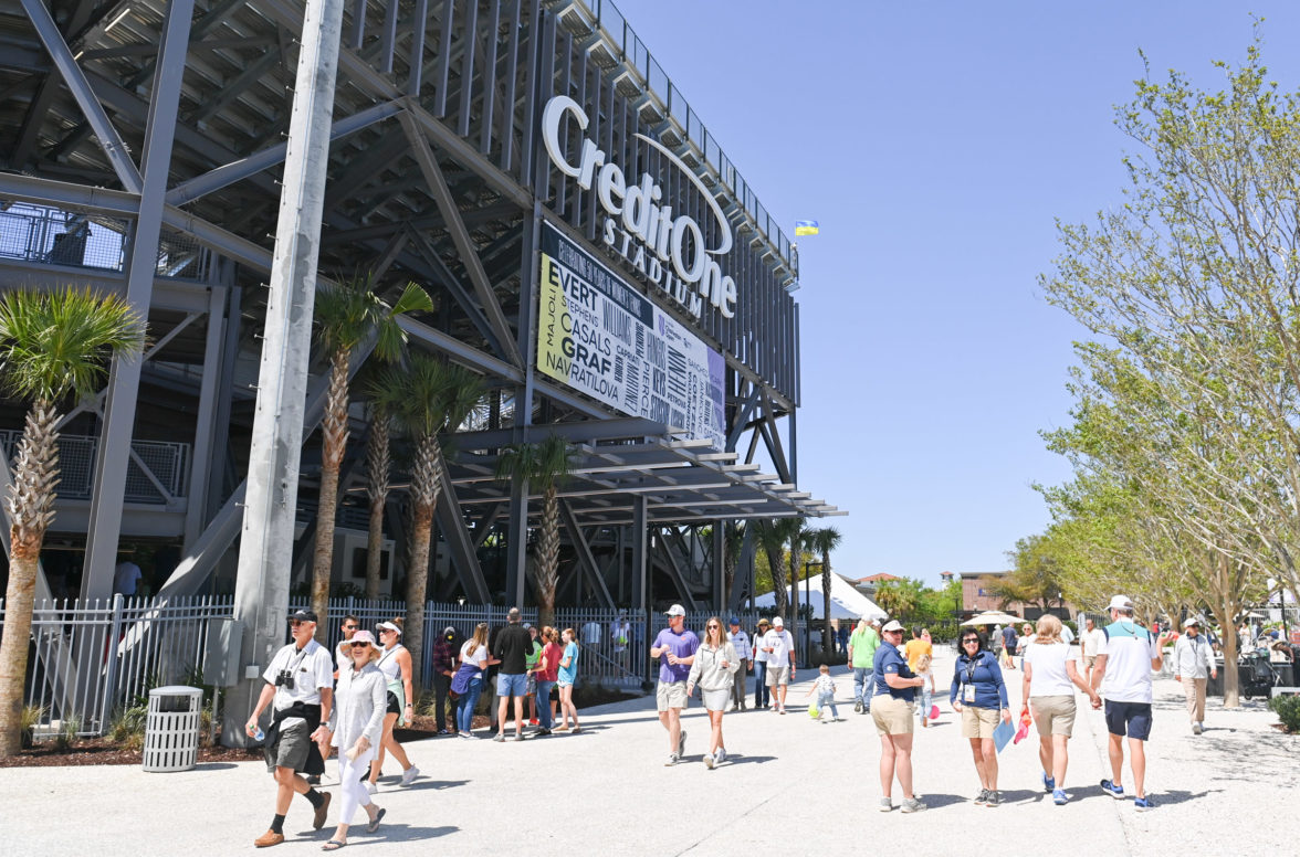 Video: Day 1 recap - Credit One Stadium rings in main draw action