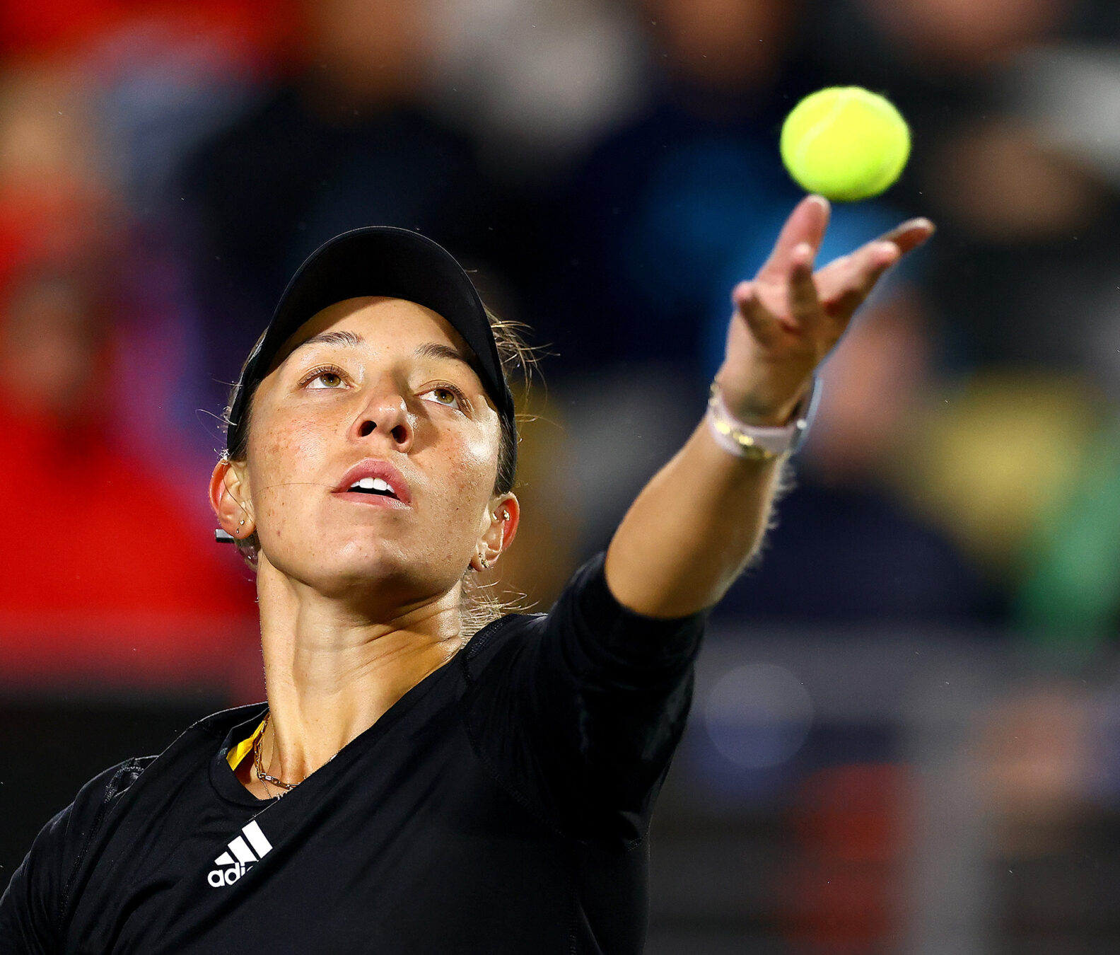 Jessica Pegula serves in her semifinal match at the 2023 Credit One Charleston Open