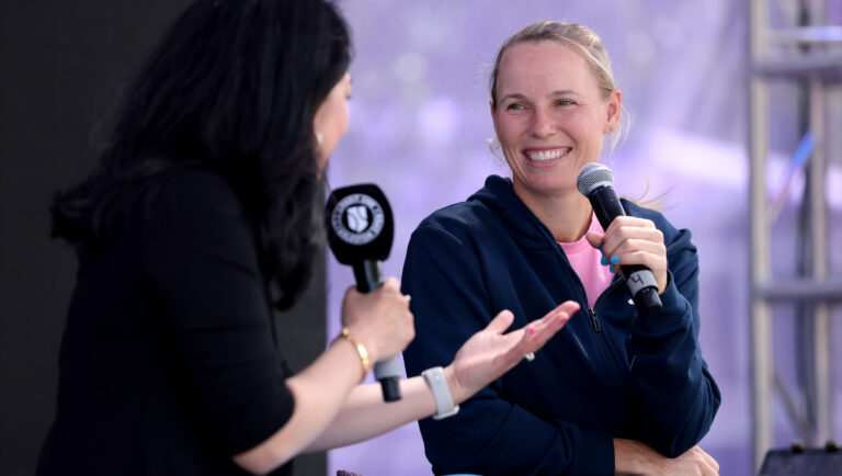 Wozniacki, Rogers Headline Must-See Monday as Main Draw Kicks Off