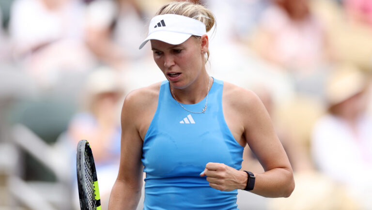 Wozniacki Makes Winning Return to Charleston, Anisimova Speeds Past Cornet