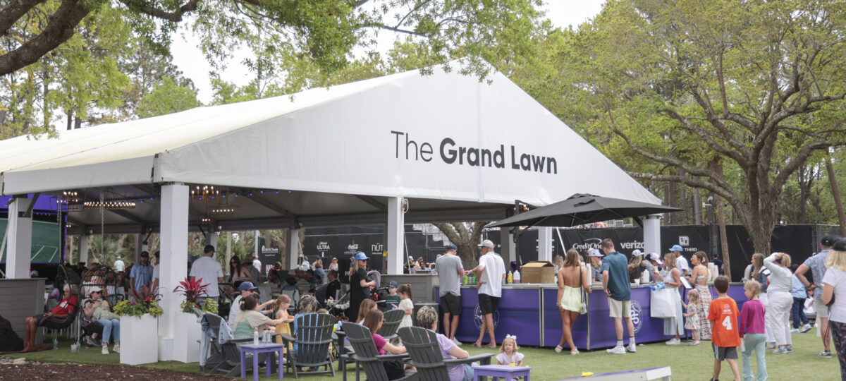 Grand Lawn Bar